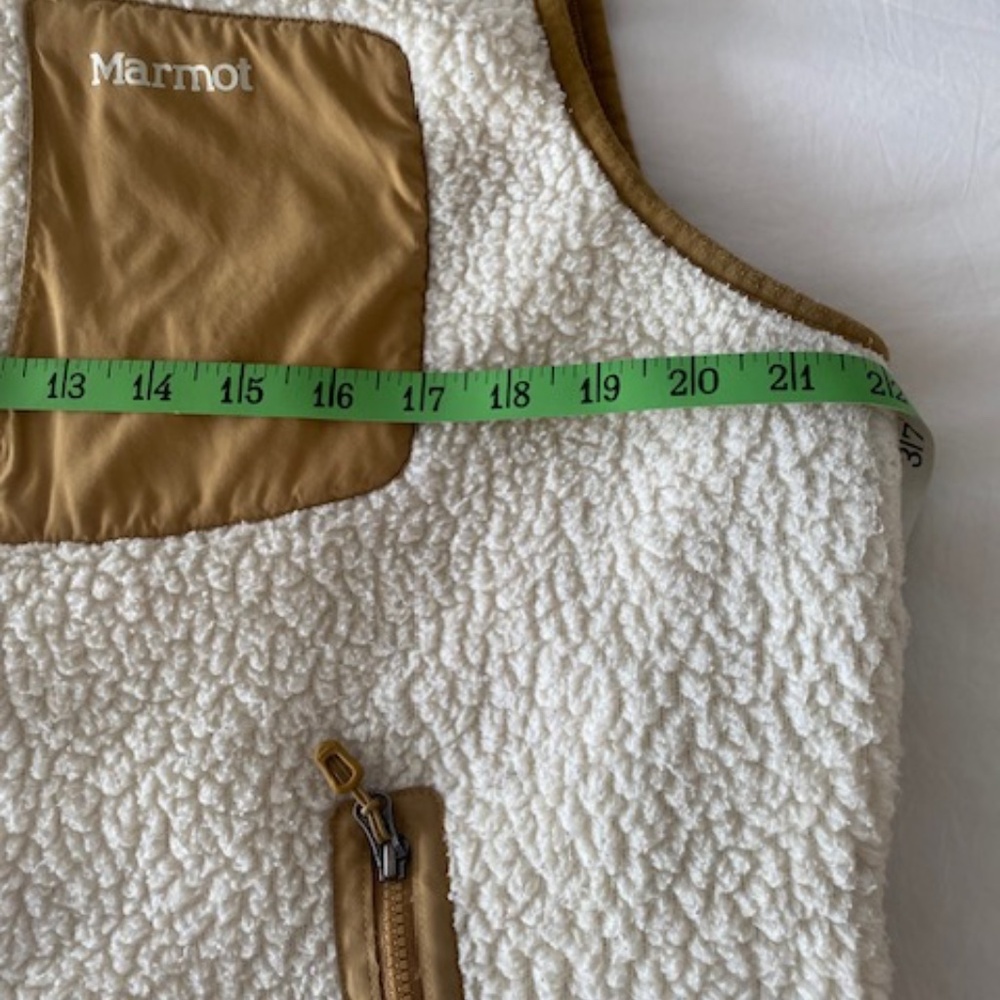 Marmot Women's Wiley Sherpa Fleece Vest. XL. White/Tan. Very good condition. - Picture 7 of 9